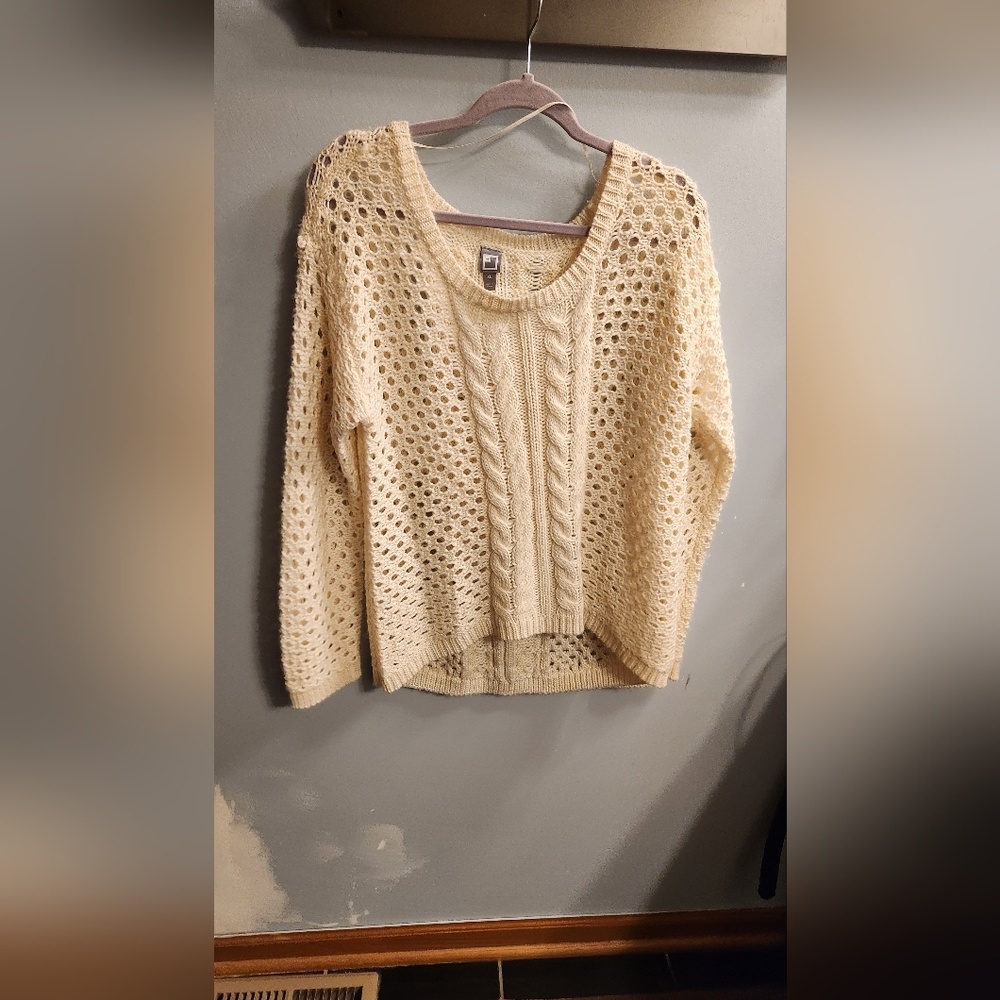 🍉JCPenney Beige Cable Knit Sweater